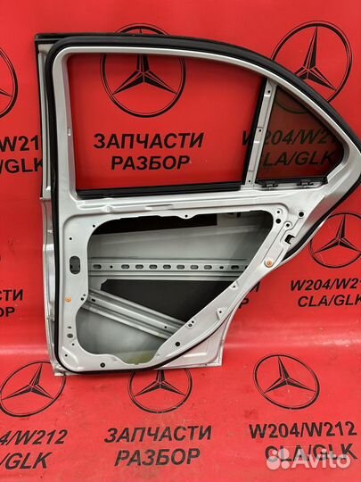 Дверь задняя правая в сборе Mercedes W204 цвет 775