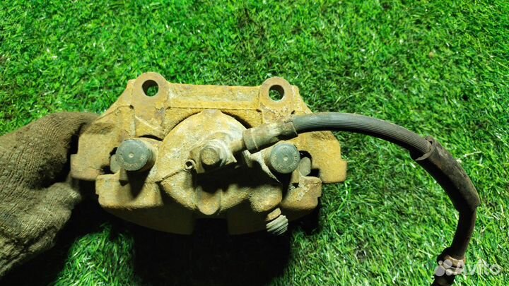 Суппорт передний левый Volkswagen Polo