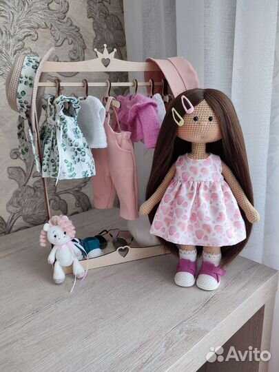 Куколка вязаная с гардеробом