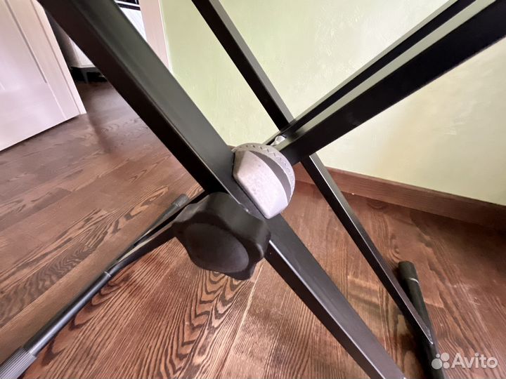 Стойка для музыкальных инструментов