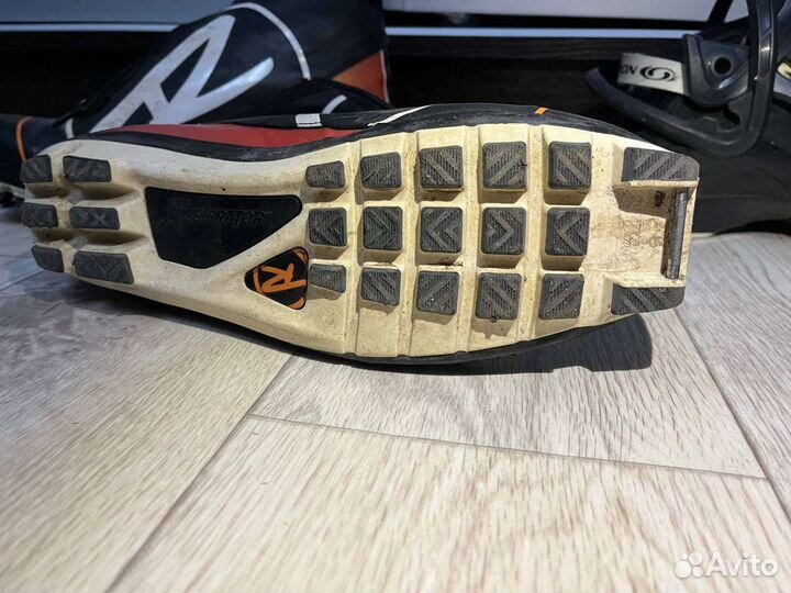 Лыжные ботинки