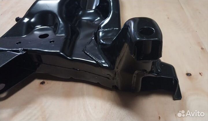 Передний подрамник Mitsubishi Outlander 1