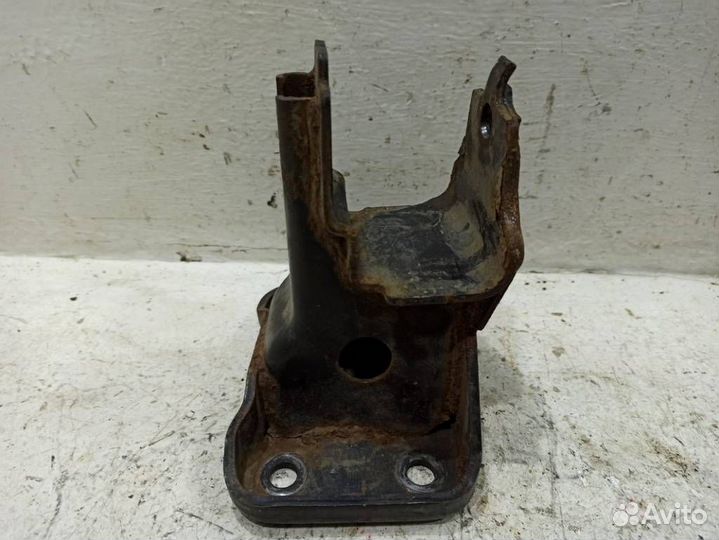 Кронштейн двигателя