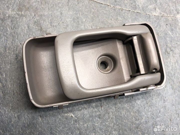 Ручка салона правая Nissan Cube Z10