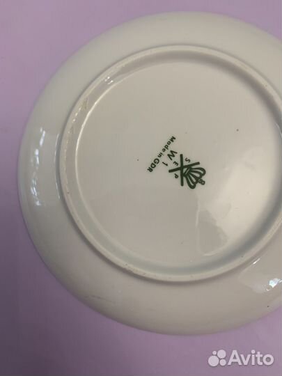 Блюдце от чайного сервиза ГДР с цикламенами