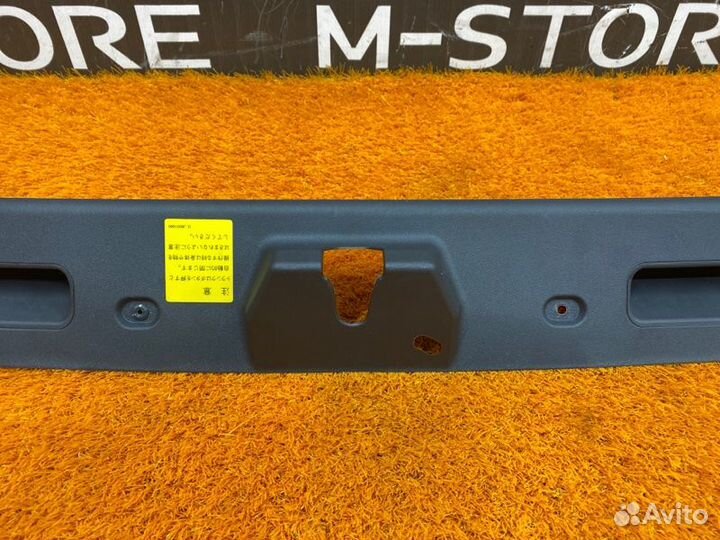 Накладка двери багажника Mercedes-Benz E-Class