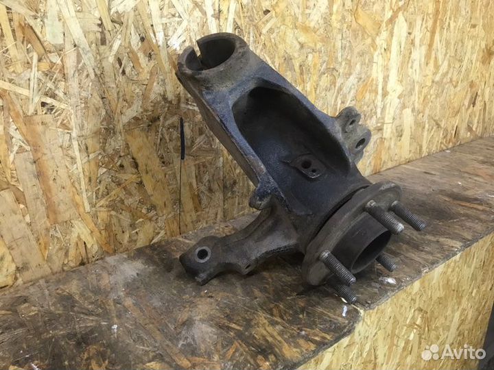 Цапфа передняя правая Ford Focus 3 седан 1.6 2012