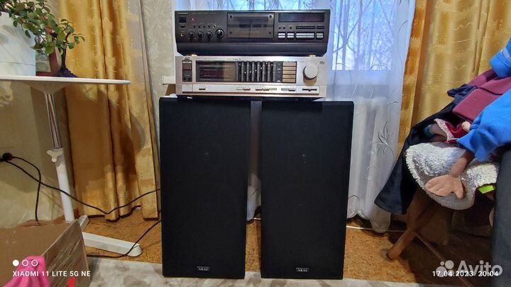 Кассетная дека, усилитель и две колонки