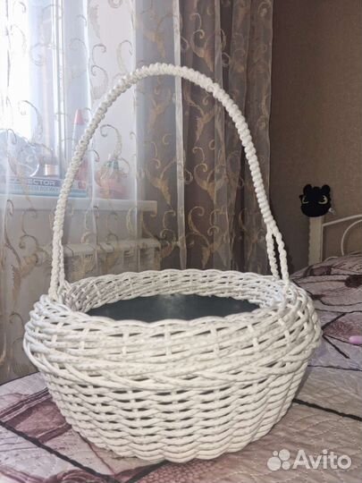 Новая плетенная корзина из ротанга