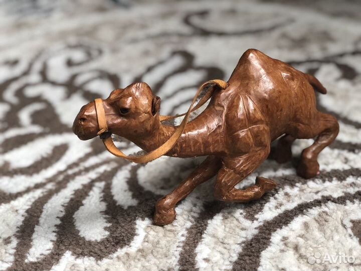 Статуэтка из натуральной кожи