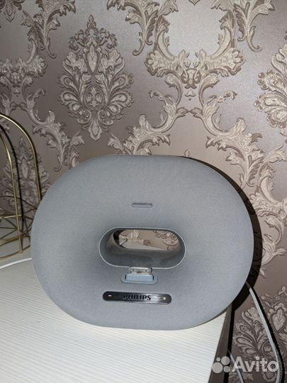 iPod touch 2 8GB + док-колонка Phillips