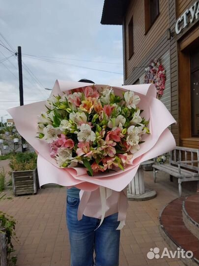 Букет цветов альстромерия