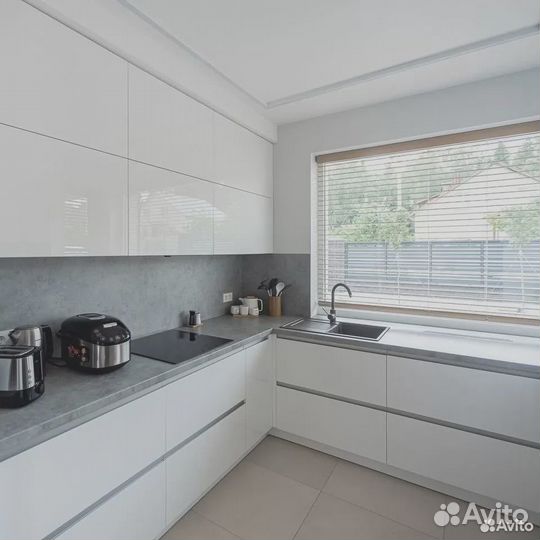 Современный кухонный гарнитур