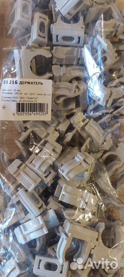 Клипса для труб с дюбелем 16 мм DKC 51316