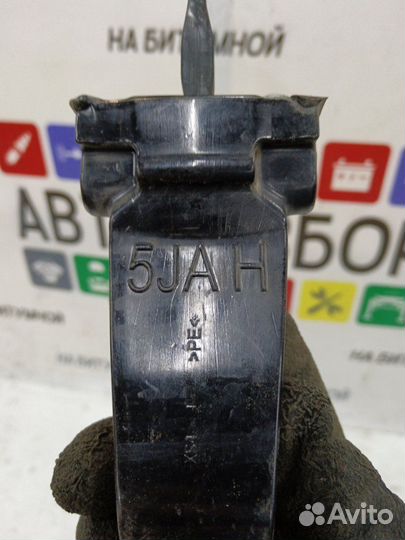 Ограничитель двери задний правый Skoda Rapid 2