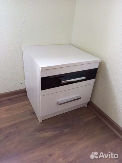 Тумба прикроватная белая