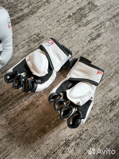 Кимоно, шлем, перчатки для всестилевого карате