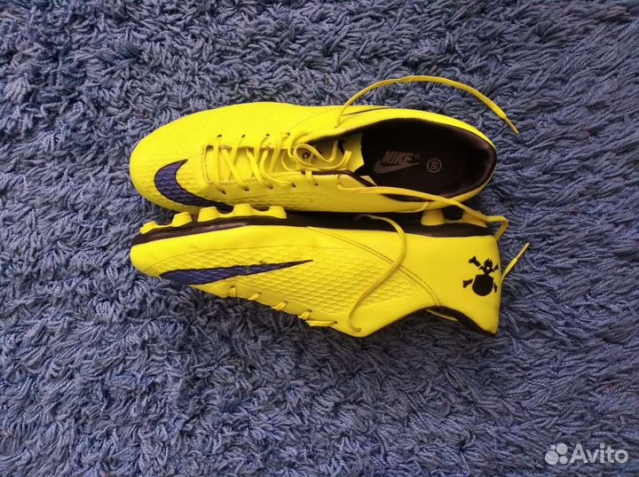 Футбольные бутсы nike