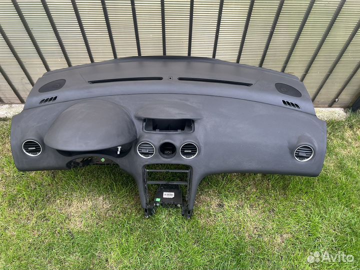 Торпеда/ Центральная панель Peugeot 308