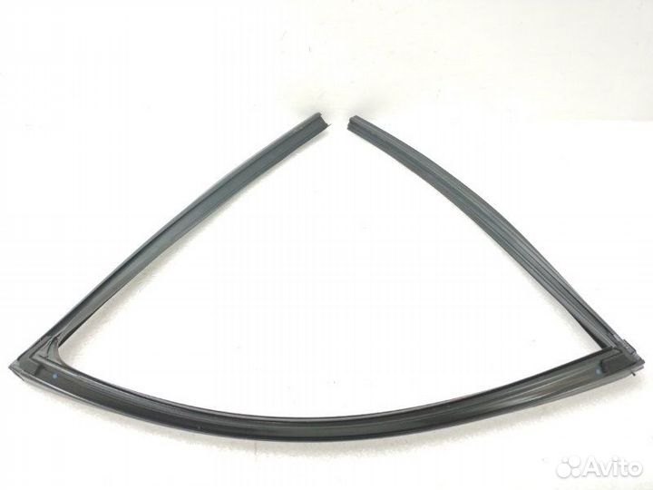 Уплотнитель стекла двери задний левый Bmw 5-Series