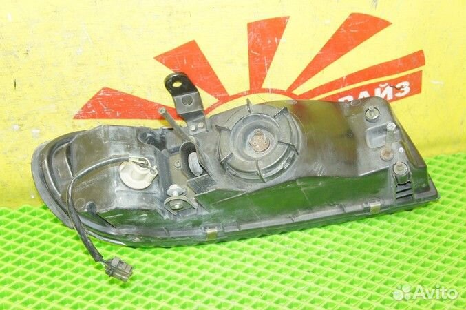 Фара Nissan Bluebird