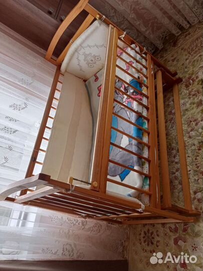 Детская кроватка, стульчик детский