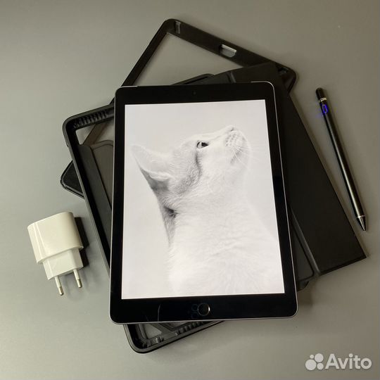Планшет Apple iPad 6 Gen 9,7 (2018) Cell