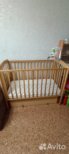 Детская кроватка с маятником Гандылян