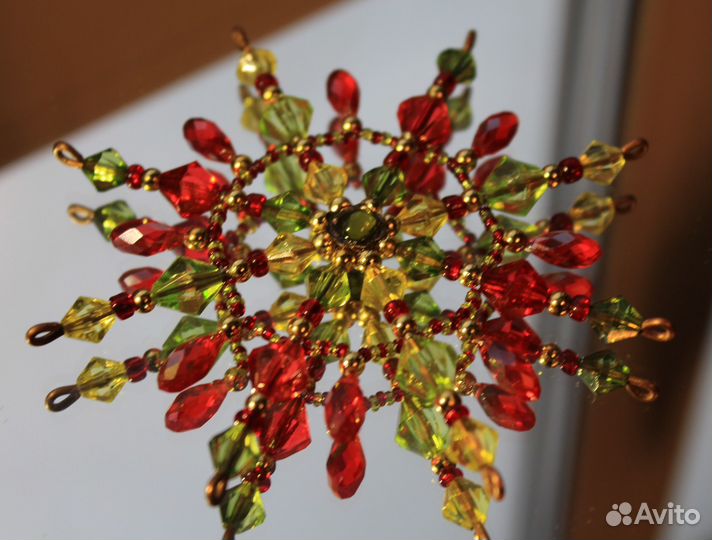 Снежинки из бисера и бусин