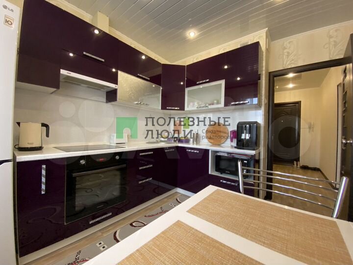 2-к. квартира, 61 м², 3/17 эт.