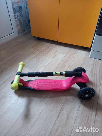 Самокат детский со светящимися колесами
