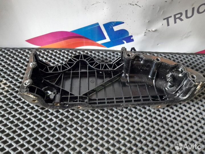 Крышка плиты двигателя Renault T, Volvo FM
