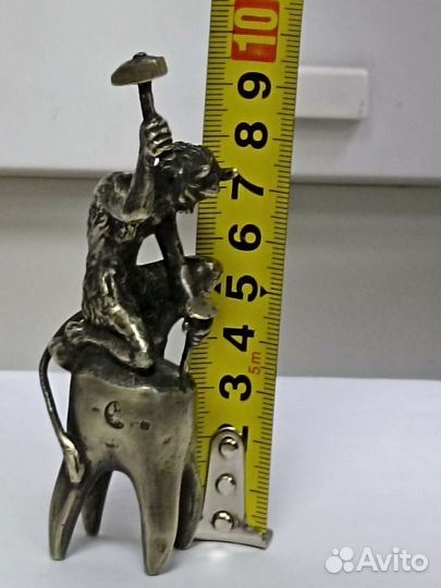 Статуэтка черт на зубе.клеймо