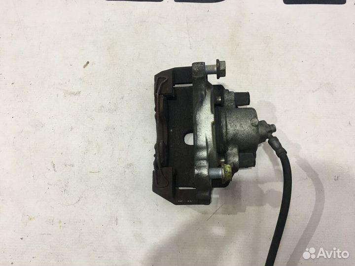 Суппорт передний правый Ауди А3