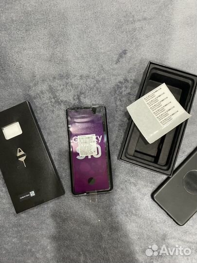 Samsung Galaxy S10, 8/128 ГБ