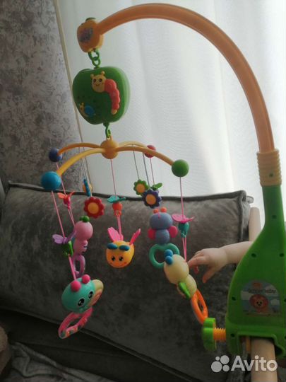 Мобиль (карусель) в кроватку