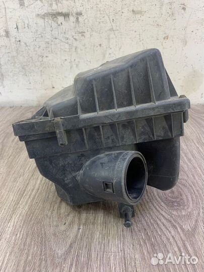 Корпус воздушного фильтра Opel Zafira B Z18XE