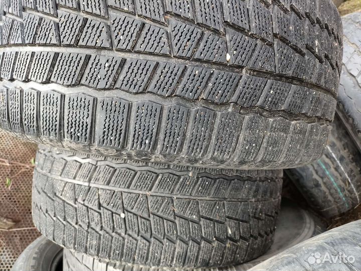 Maxxis ArcticTrekker NP3 235/45 R17 96V