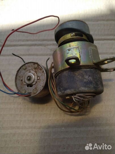 Электромоторчик для магнитофона