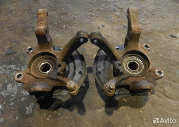 Поворотный кулак передний Nissan X-Trail T30