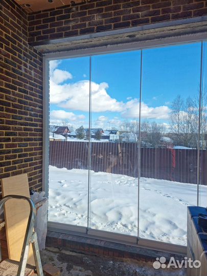 Безрамное остекление беседки