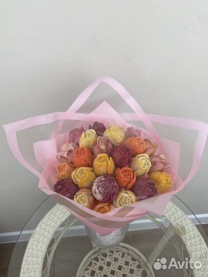 Композиция из шоколадных цветов