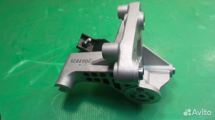 Кронштейн крепление генератора киа KIA stinger