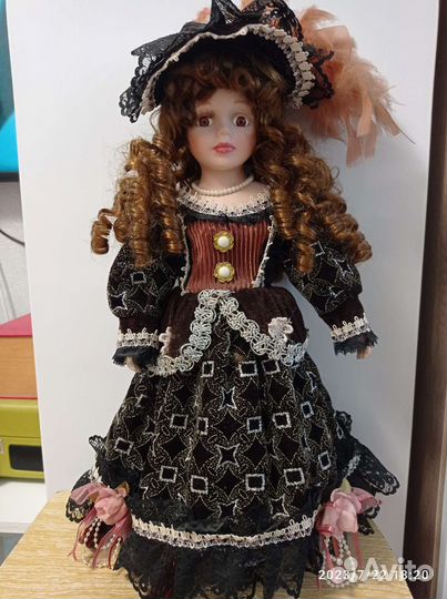 Кукла фарфоровая коллекционная