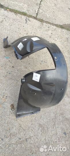 Подкрылок передний правый Renault Logan