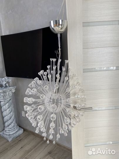 Продам люстру