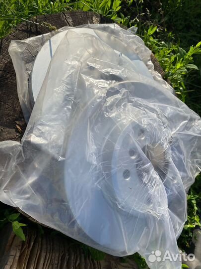 Тормозные диски вентилируемые Delphi BG3527C