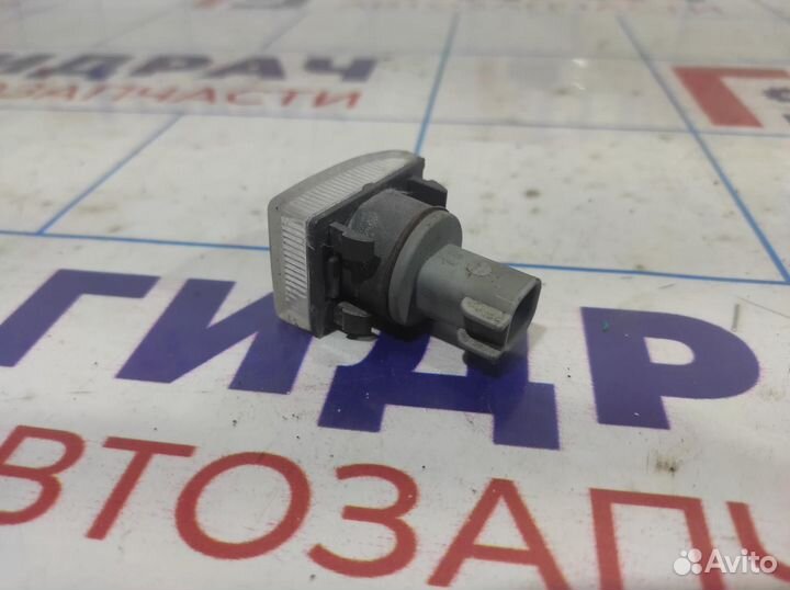 Повторитель на крыло белый Opel Antara (С145)