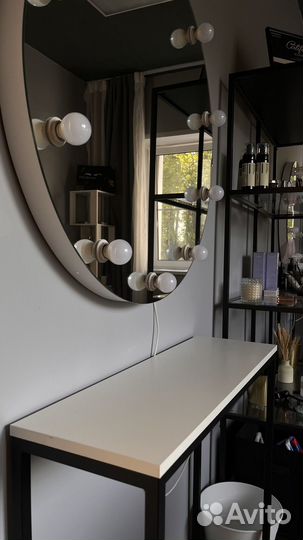 Гримерное зеркало со столом