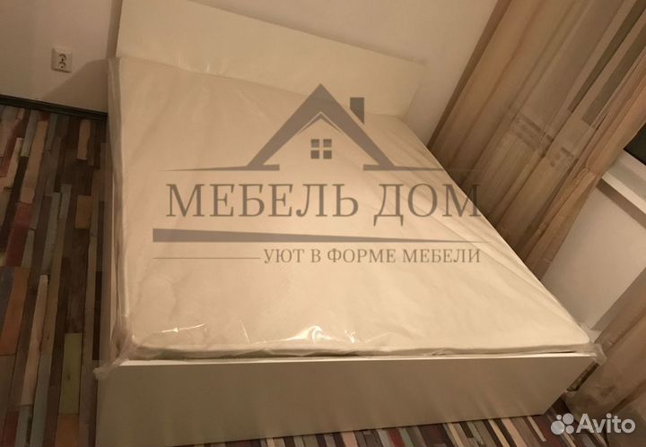 Кровать с матрасом